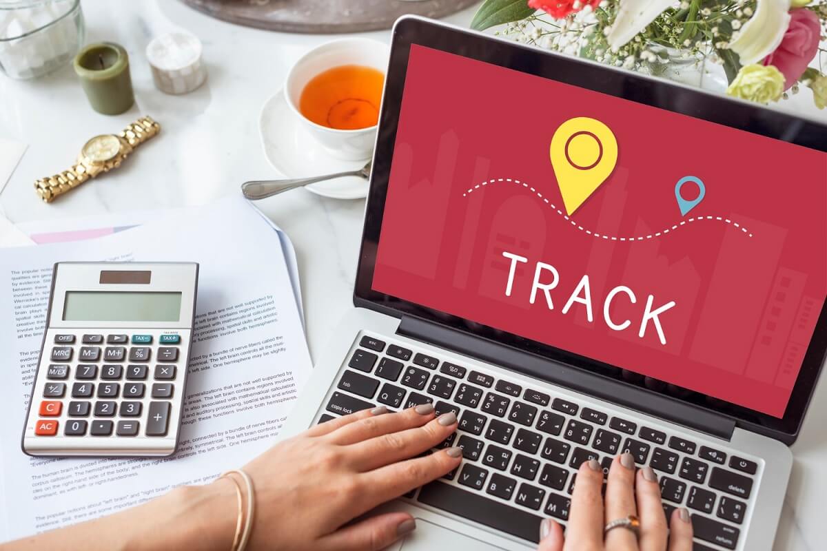 How Does Odoo's Real-Time Tracking Feature Improve Inventory Management?